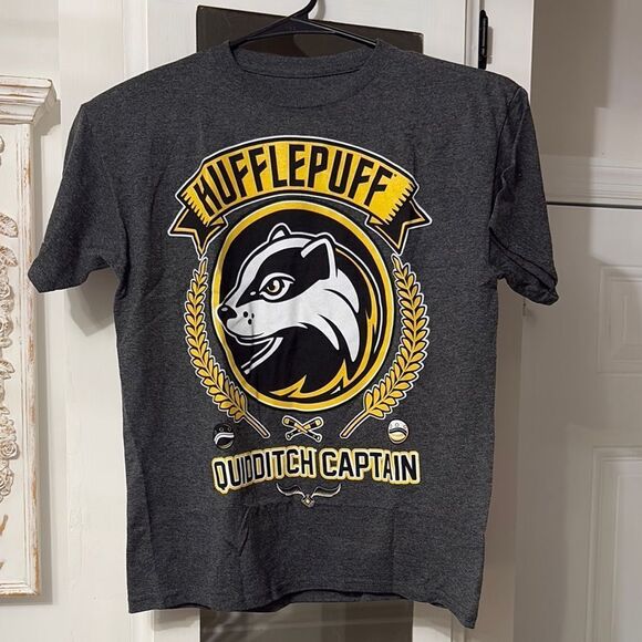 NWOT Harry Potter Hufflepuff Quidditch Captain Graphic Tee Youth Small - Picture 1 of 4
